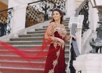 How To Get Stunning Look with Best Party Wear Sarees! 8 Best Party Wear Sarees