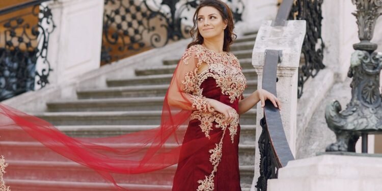 How To Get Stunning Look with Best Party Wear Sarees! 1 Best Party Wear Sarees