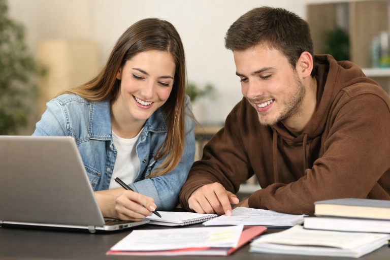 suasana peninjauan tugas akademik